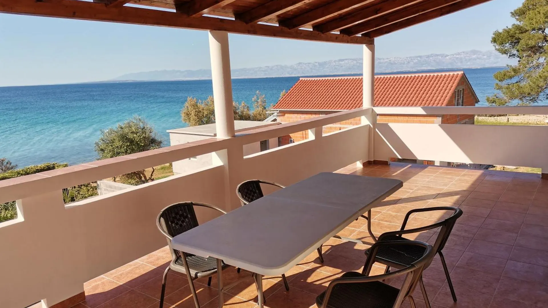 Appartement In Ugljan Mit Grosser Terrasse Sušica