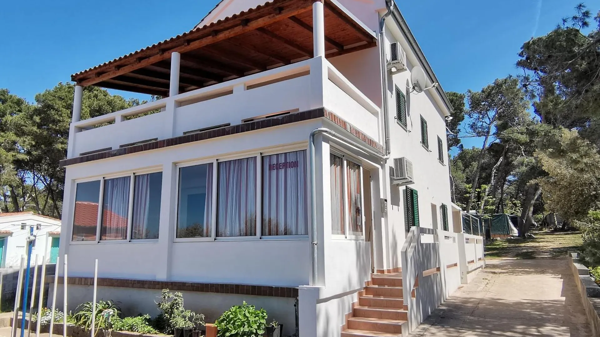 Appartement In Ugljan Mit Grosser Terrasse Sušica Apartamento